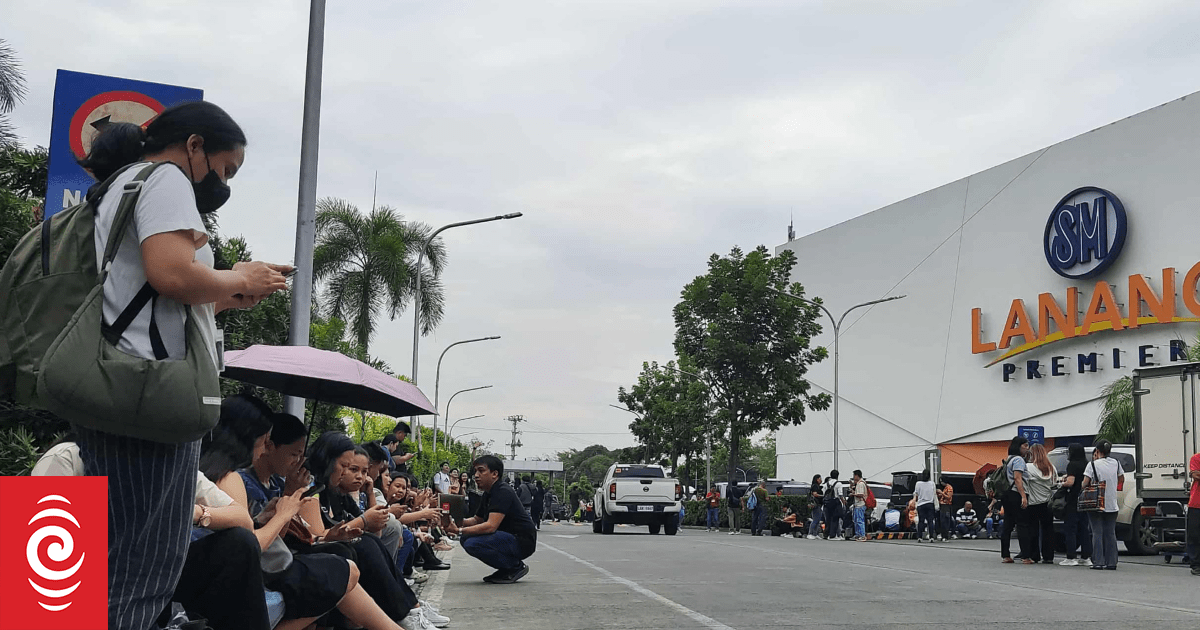 Magnitude 7.4 earthquake strikes Philippines