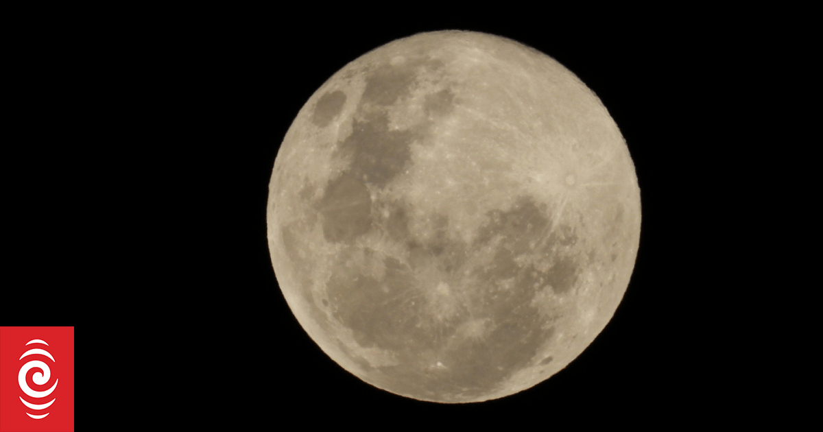 In pictures: Supermoon lights up Aotearoa's sky