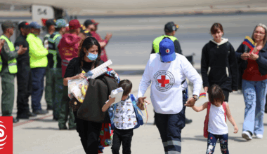 US offers migrant children money if they deport themselves