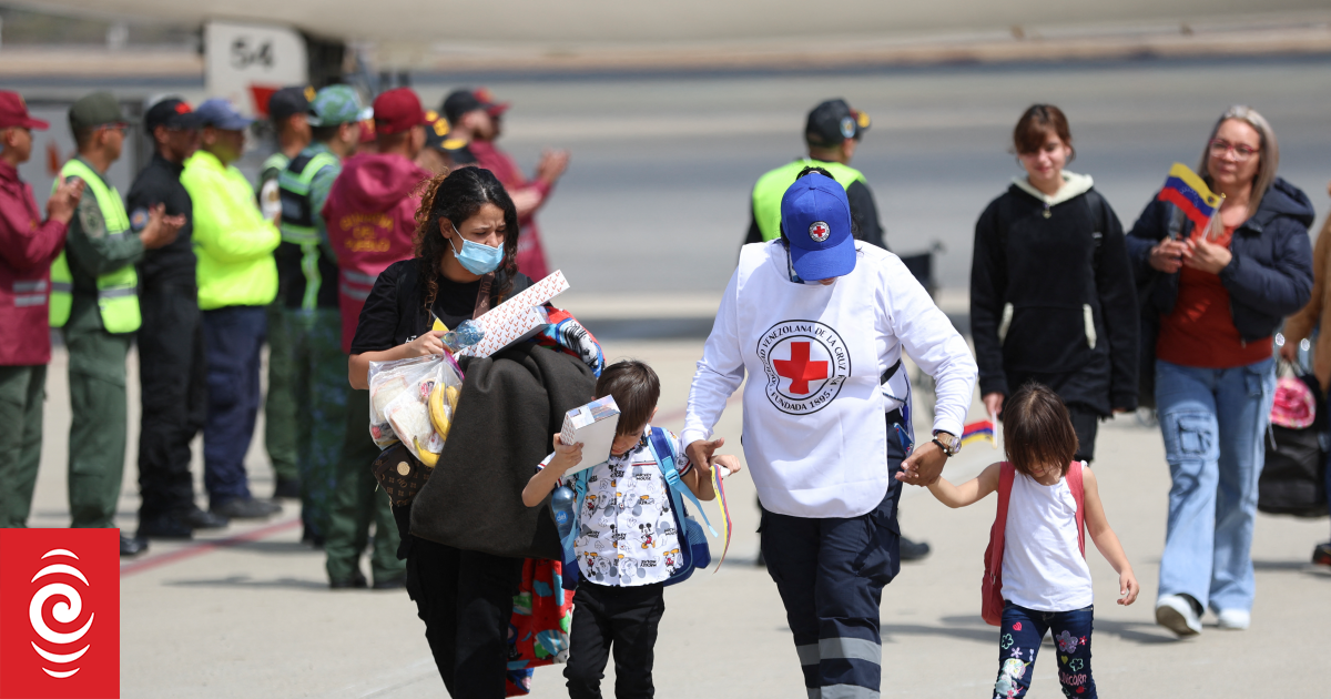 US offers migrant children money if they deport themselves