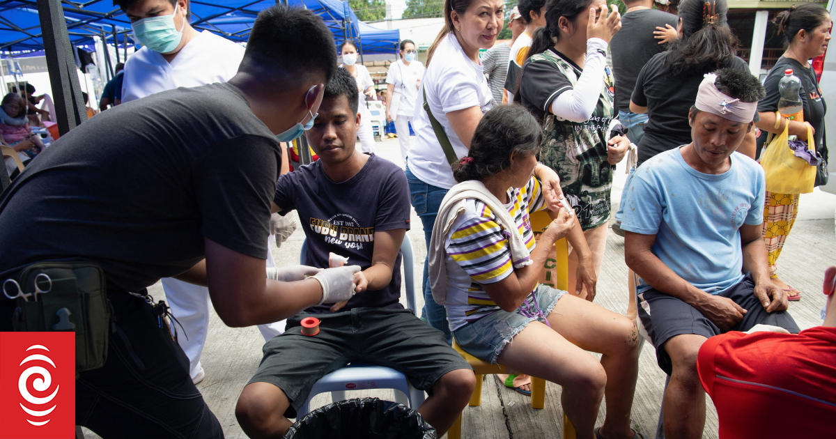 Philippines quake kills dozens as injured overwhelm hospitals