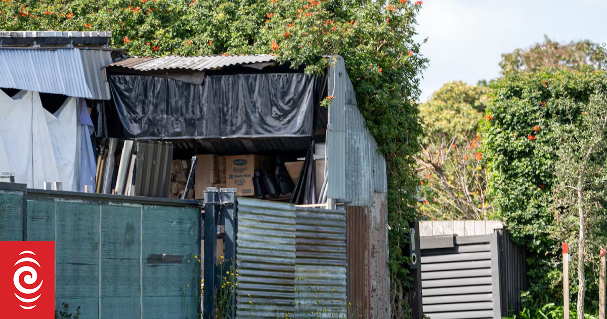 Court orders removal of giant fences and structures at Māngere Bridge property