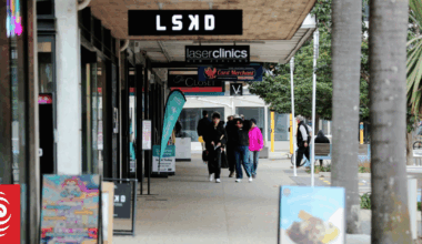 Most retailers don't plan to take on extra staff for summer, survey finds