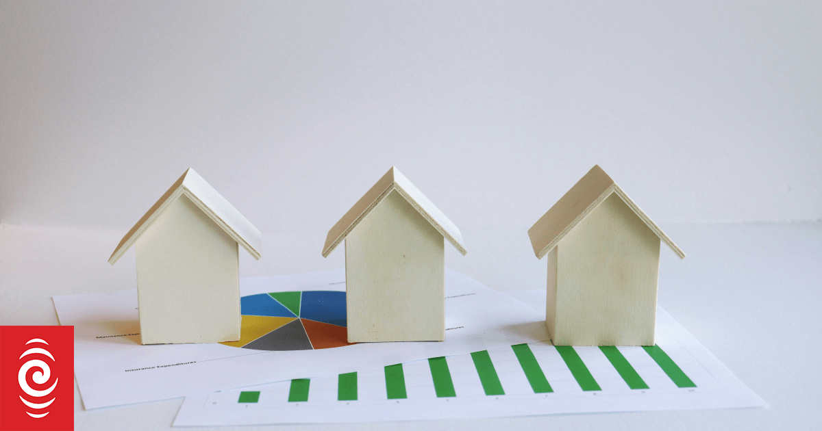 Borrower challenges adviser's $2500 fee for switching banks