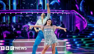 Folkestone dancers cheer Ellie Goldstein