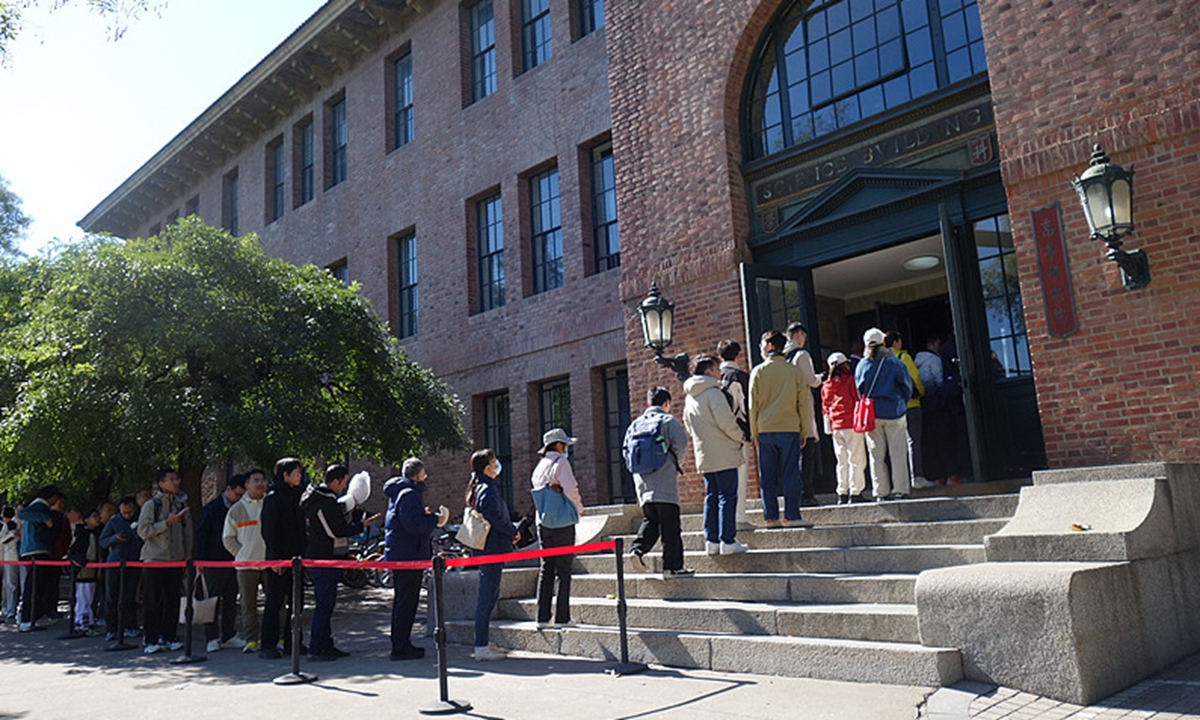 Public pays tribute to late Nobel laureate Chen Ning Yang at Tsinghua University