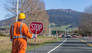 SunLive - Road workers abused, hit, ignored by drivers