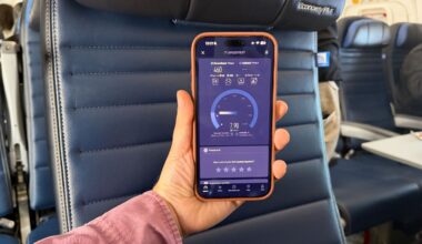 I tried United's new Starlink Wi-Fi, and it feels like the internet finally reached the sky