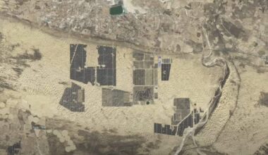 China's floating solar panels on desert lake