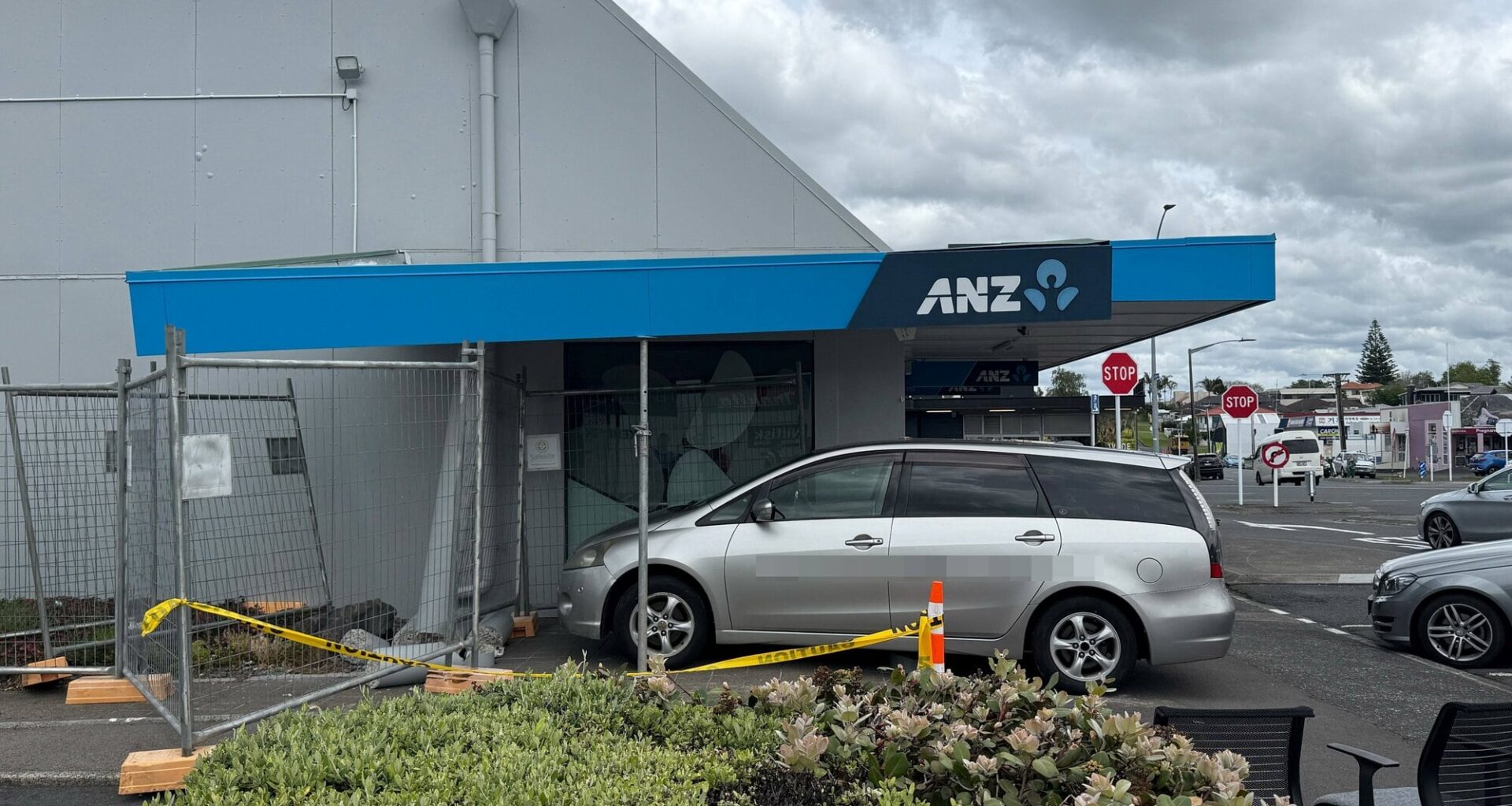 SunLive - Car crashes into bank building, damaging structure