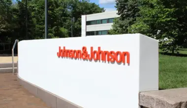 J&J plans to spin out orthopedics business