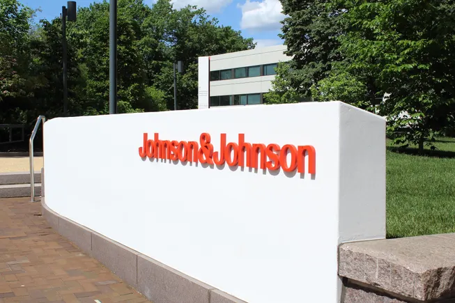 J&J plans to spin out orthopedics business