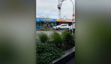 SUV rams getaway car after burglary at North Shore pawnshop