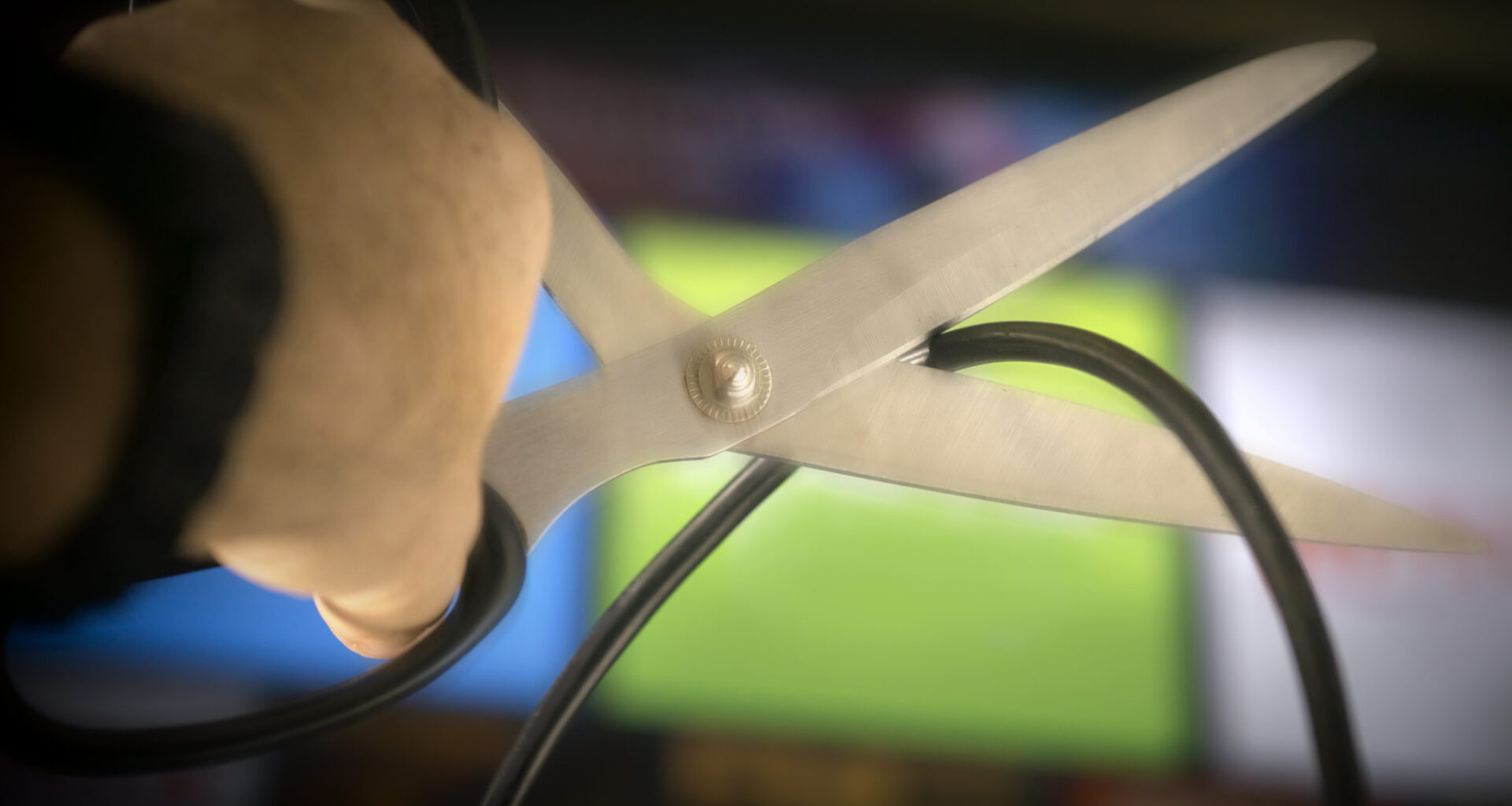 scissors cutting cord