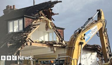 Demolition of Thorpeness home threatened by costal erosion begins