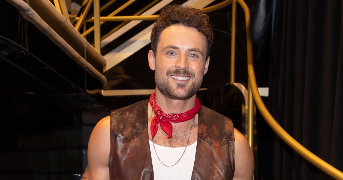 Dylan Efron Teases 'High School Musical' Nod on 'Dancing With the Stars'