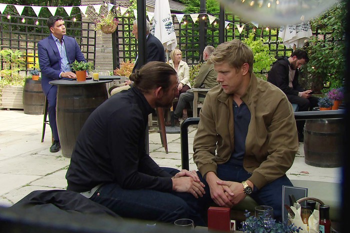 Kev and Robert sitting outside and talking in Emmerdale