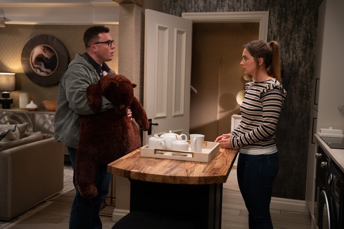 Gabby makes an announcement to Vinny