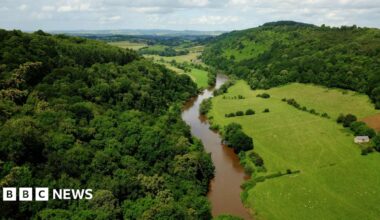 The River Wye, seen from Symonds Yat Rock in Symonds Yat, Herefordshire, near the border with Gloucestershire and Monmouthshire, Wales. On the left is Huntsham Hill, and Coppet Hill is on the right, with the village of Goodrich just visible in the background.