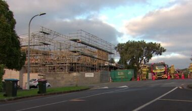 Fire truck breaks down on its way to Auckland fire