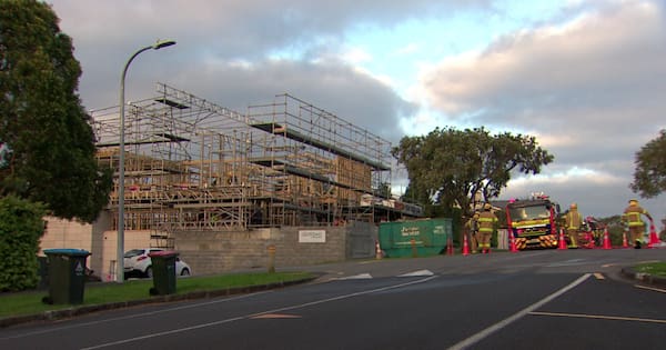 Fire truck breaks down on its way to Auckland fire