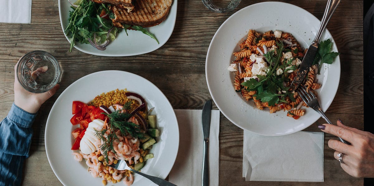 Is It Unhealthy To Eat Dinner Late At Night? Dietitians Weigh In