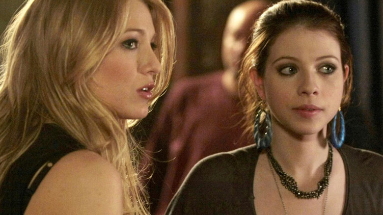 Serena van der Woodsen (Blake Lively) and Georgina Sparks (Michelle Trachtenberg) look to their right on Gossip Girl (2007)