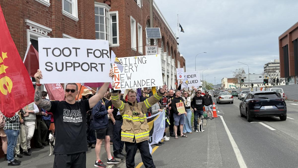 'Last resort': Dunedin firefighters join national strike