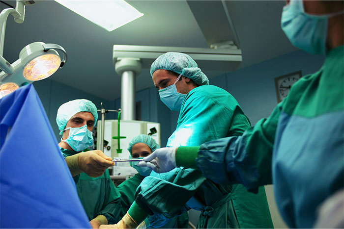 Surgical team in an operating room performing surgery, highlighting stories of people who woke up during surgery.
