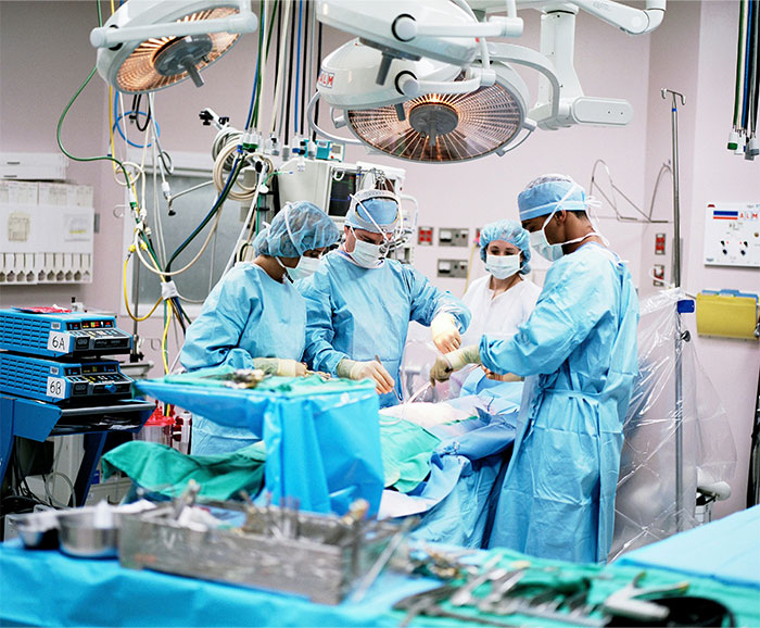 50 Bone-Chilling And Hilarious Stories From People Who Shouldn’t Have Woken Up During Surgery