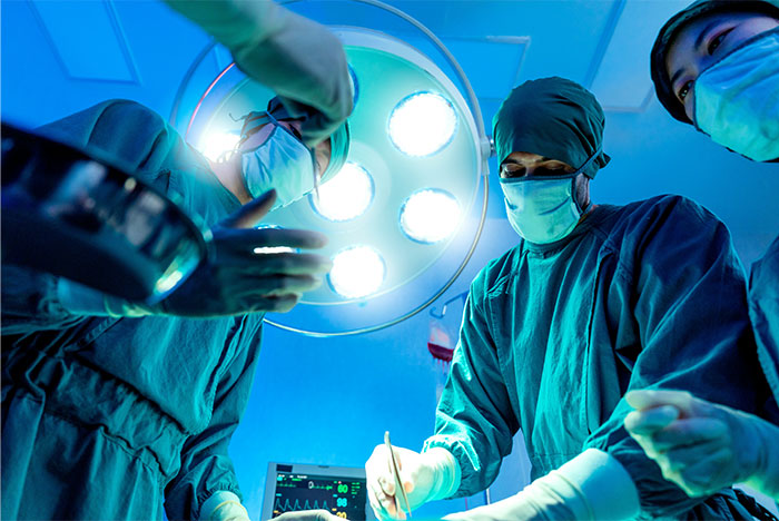 50 Bone-Chilling And Hilarious Stories From People Who Shouldn’t Have Woken Up During Surgery