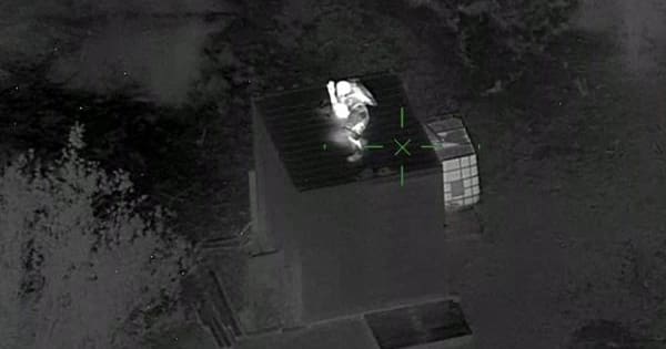 Tide traps tourist on Sunday stroll to an island in east Auckland