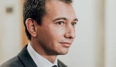 Govt lowers free screening age for bowel cancer