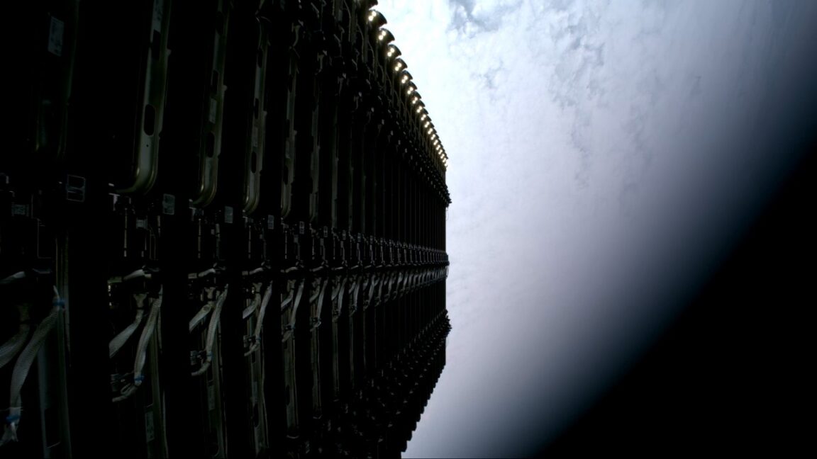 SpaceX launches 10,000th Starlink satellite, with no sign of slowing down