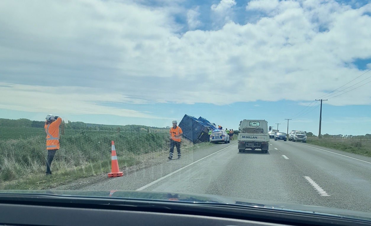 Emergency services were alerted to the crash, on State Highway 1 at Makikihi, about 10.40am....