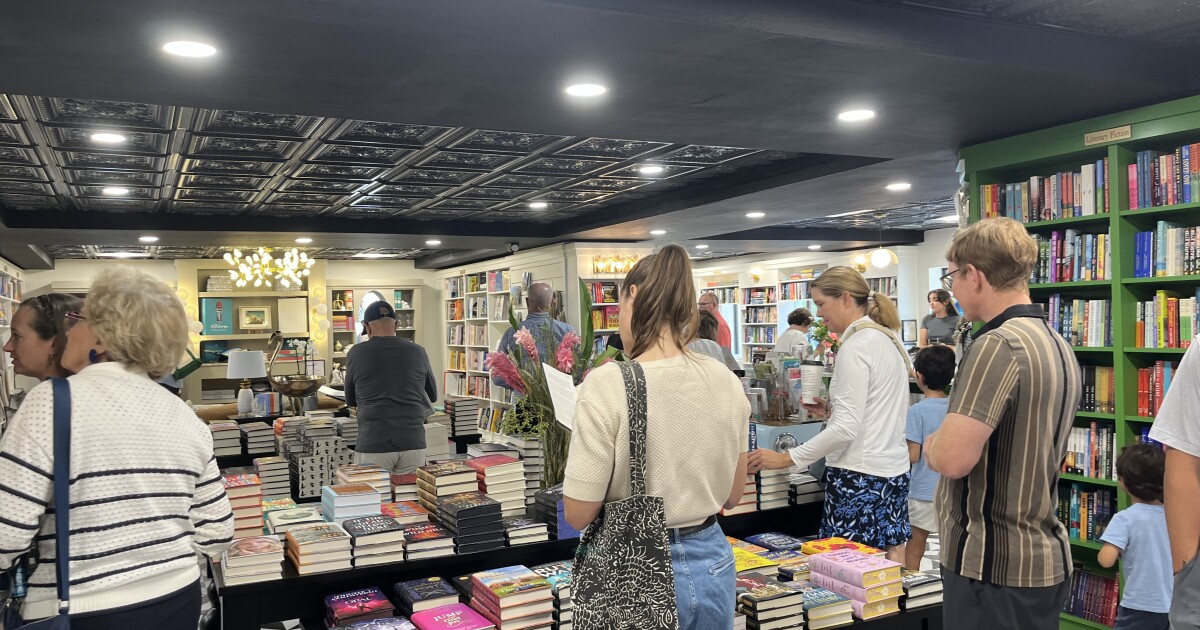 Books on Third gets enthusiastic welcome to Naples