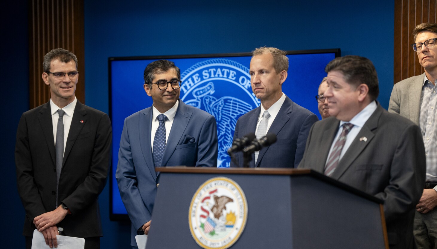 French firm Pasqal announces U.S. headquarters at South Chicago's quantum computing park