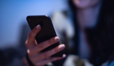 Smartphone use driving surge in addiction, says expert