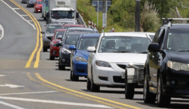 SunLive - Traffic "really jammed" south of Katikati, SH2