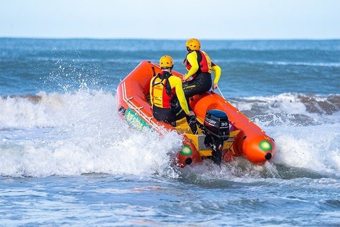 SunLive - Public and lifeguards join forces in two rescues