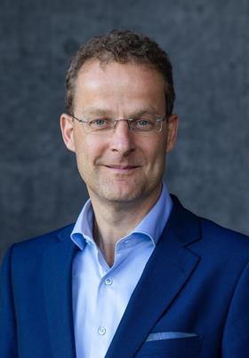 fredric-petit-wide-2392x4288