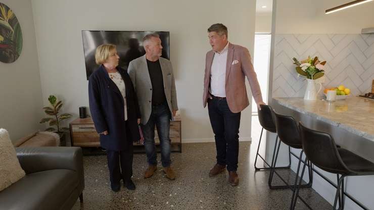 Paul and Jayne with house-hunters Mark and Trish Glover. Photo / TVNZ