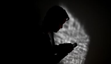 Aussies are self-diagnosing mental health over the internet, social media