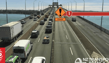 Delays after crash forces lane closure on Auckland's Harbour Bridge