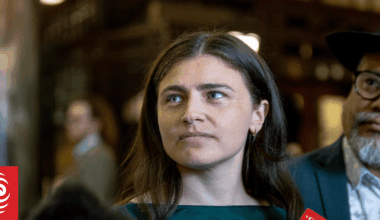 'Calm down' - Auckland Central MP Chlöe Swarbrick on coalition's homeless plan