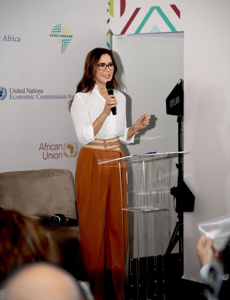 Later, in Pará, she switched back to classic Mary elegance for a meeting with the region’s governor, Helder Barbalho.