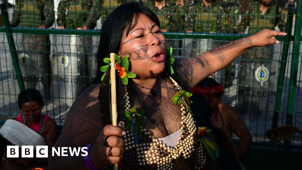 UN climate summit drops mention of fossil fuels from draft deal