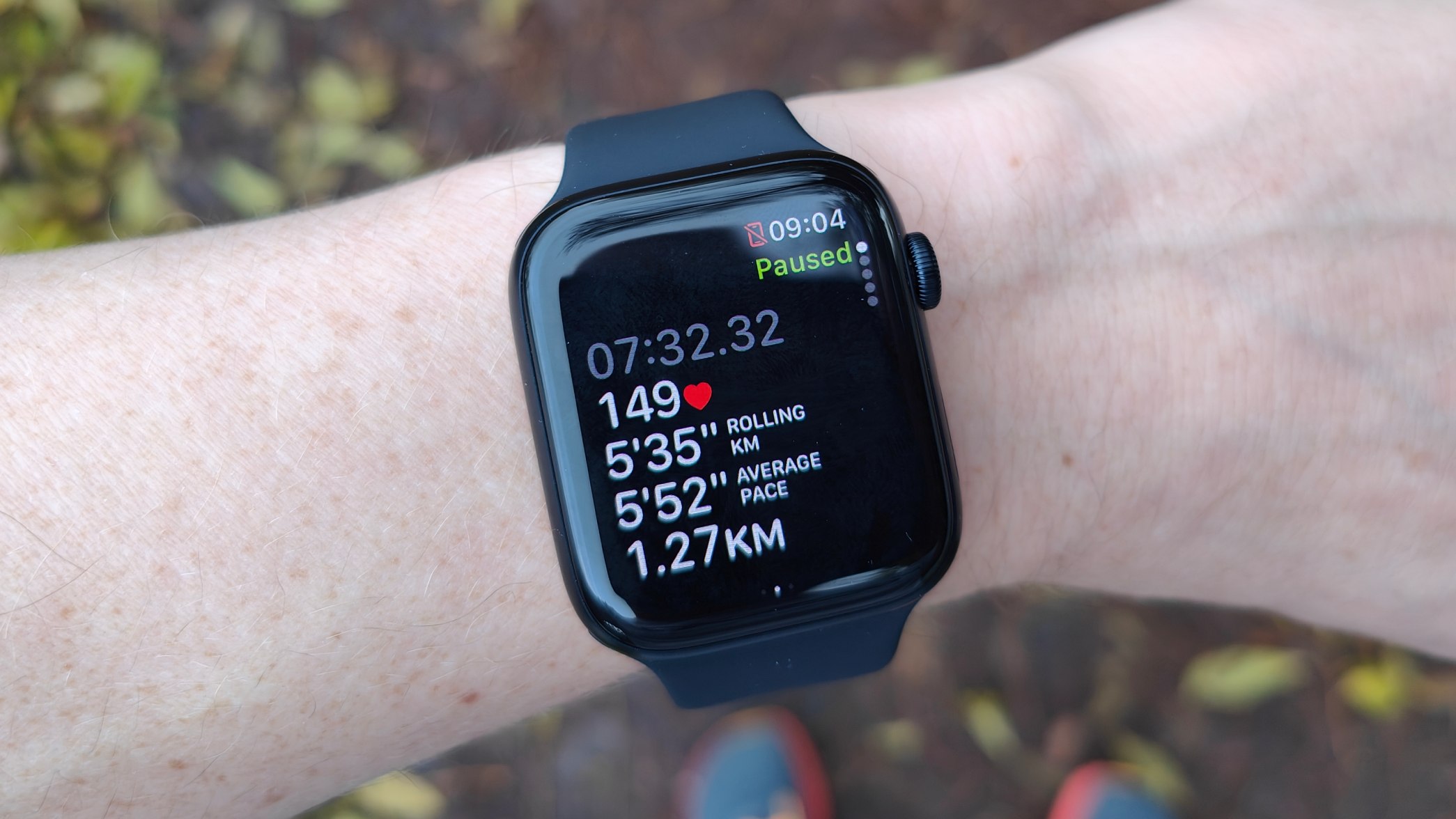 Apple Watch SE 3 outside during run