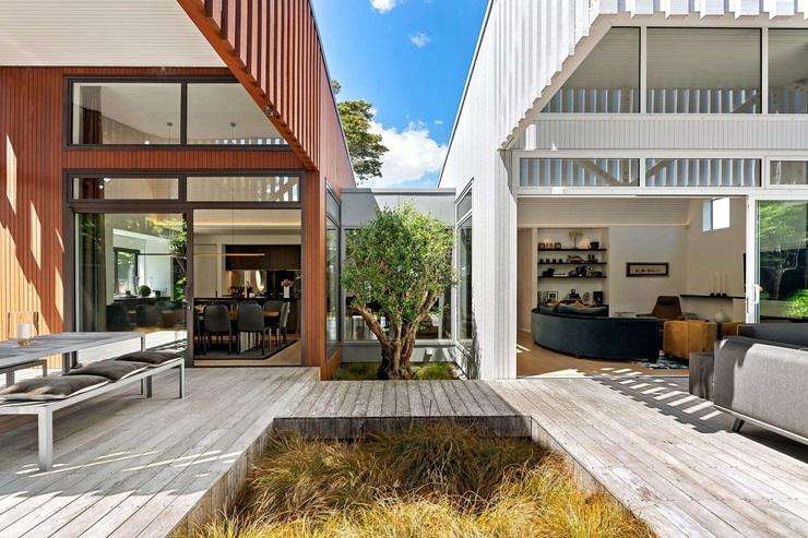 The listing for 19 Market Road, in Auckland's Remuera, says the vendors 