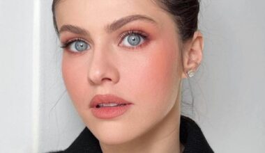 Alexandra Daddario Kneeling In Bikini Worries While Looking 'Swollen'